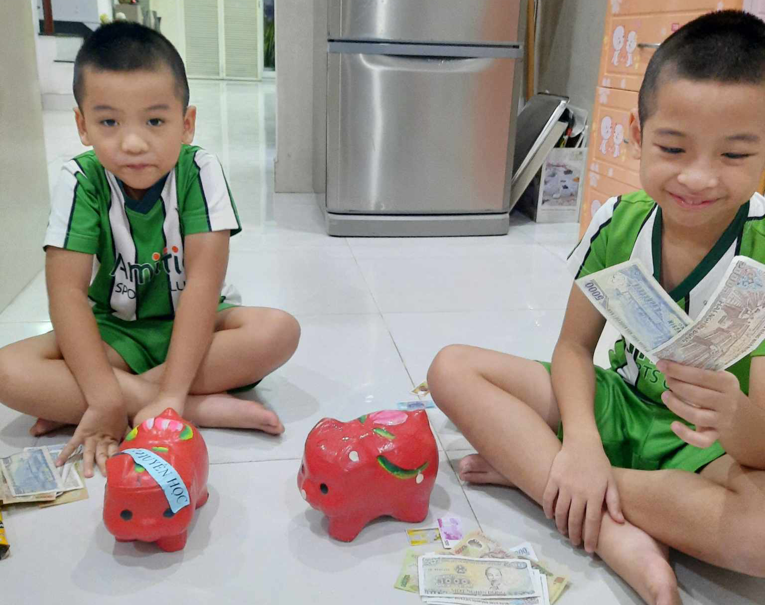 Cuối năm, đập ống heo…